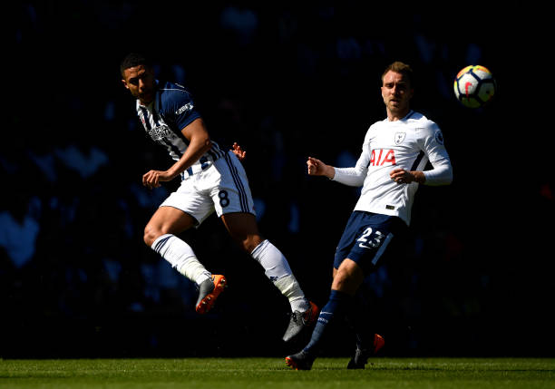 她的一举一 她的一举一